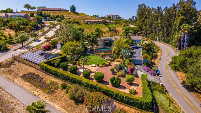 40468 Rock Mountain Drive, Fallbrook CA: https://media.crmls.org/medias/8e4916a9-1ee3-42b5-b436-7c2f921cb841.jpg