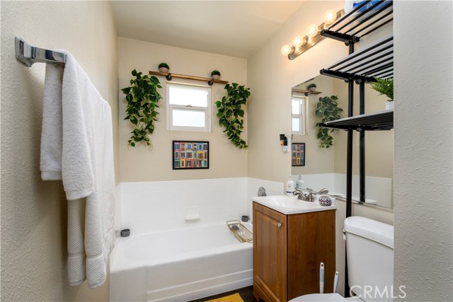 Detail Gallery Image 9 of 22 For 2325 Mountain Ave, Pomona,  CA 91767 - 4 Beds | 2 Baths