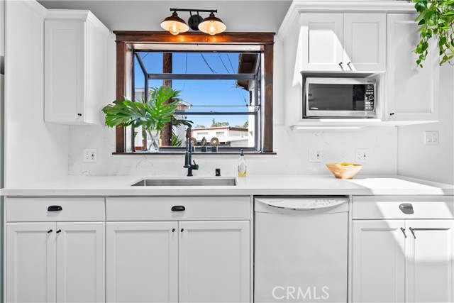 3017 Elm Avenue, Manhattan Beach, California 90266, 2 Bedrooms Bedrooms, ,2 BathroomsBathrooms,Residential,Sold,Elm,SB21199179