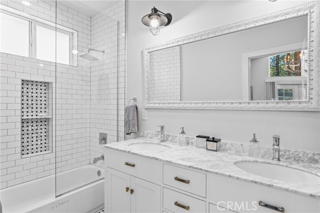 Detail Gallery Image 28 of 44 For 374 Mountainaire Ln, Big Bear Lake,  CA 92315 - 4 Beds | 3 Baths