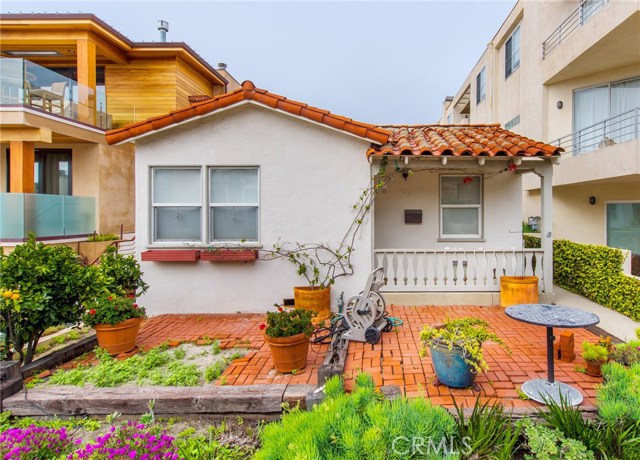 308 20th Place, Manhattan Beach, California 90266, 3 Bedrooms Bedrooms, ,2 BathroomsBathrooms,Residential,Sold,20th,SB17026923