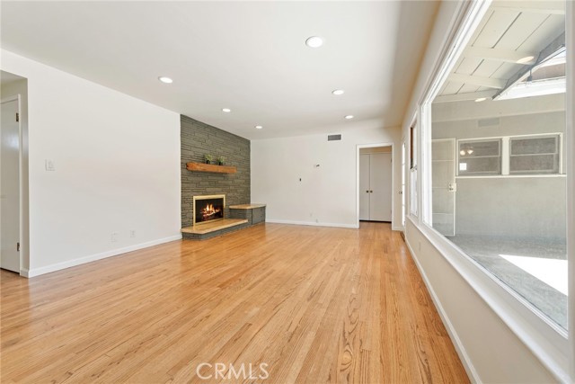 Image 5 of 38 For 883 Leadora Avenue