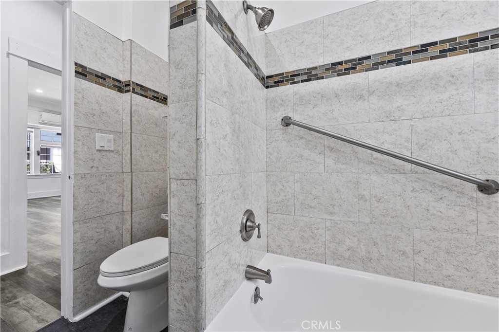 https://media.crmls.org/medias/8e4b4996-9efa-4e0f-8de4-f071191476f1.jpg?preset=X-Large