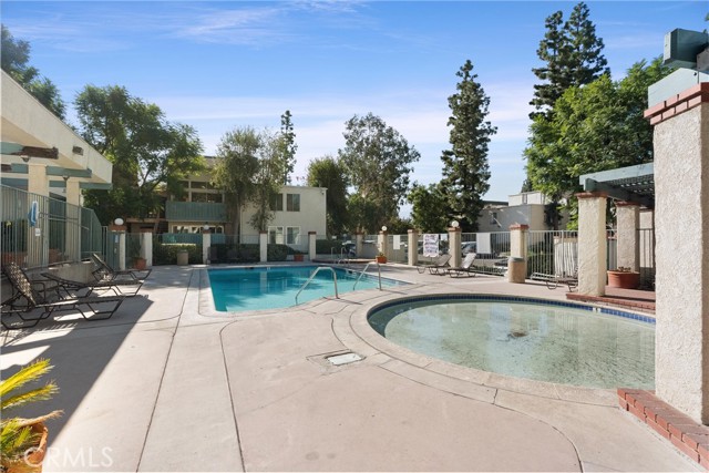 Detail Gallery Image 13 of 19 For 5700 Etiwanda Ave #168,  Tarzana,  CA 91356 - 2 Beds | 1 Baths