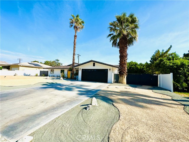 Detail Gallery Image 5 of 75 For 1980 E Rochelle Rd, Palm Springs,  CA 92262 - 5 Beds | 3 Baths