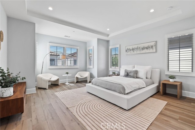 211 Fiore, Irvine CA: https://media.crmls.org/medias/8e4bb7c2-a35f-4df2-822f-7803f5762f19.jpg