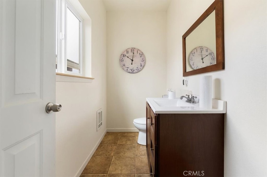 https://media.crmls.org/medias/8e4be8bd-4bed-4876-972d-ab5a2fbea309.jpg?preset=X-Large