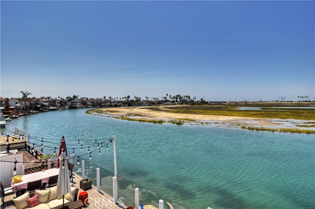 Detail Gallery Image 30 of 39 For 415 Canal St, Newport Beach,  CA 92663 - 4 Beds | 2/1 Baths