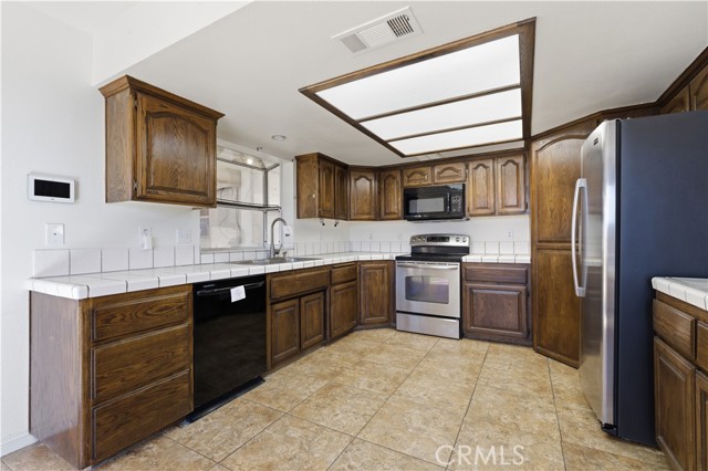 Detail Gallery Image 8 of 17 For 19321 97th St, California City,  CA 93505 - 3 Beds | 2 Baths