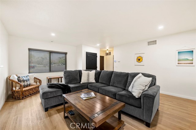Detail Gallery Image 7 of 31 For 332 Cadillac Cir, Oceanside,  CA 92054 - 3 Beds | 2 Baths