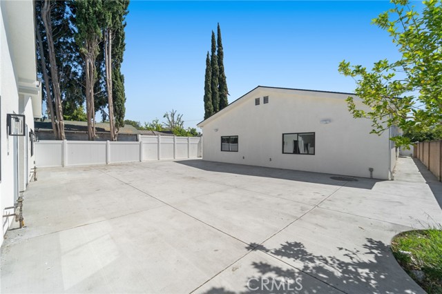 6827 Ranchito Avenue, Van Nuys CA: https://media.crmls.org/medias/8e4d5333-def0-4f99-a74a-0b6c8f15a38e.jpg