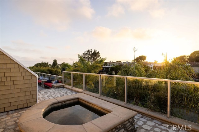 633 Rockford Road, Corona del Mar CA: https://media.crmls.org/medias/8e4d7b72-e0ef-43da-b3f2-14171c885ead.jpg