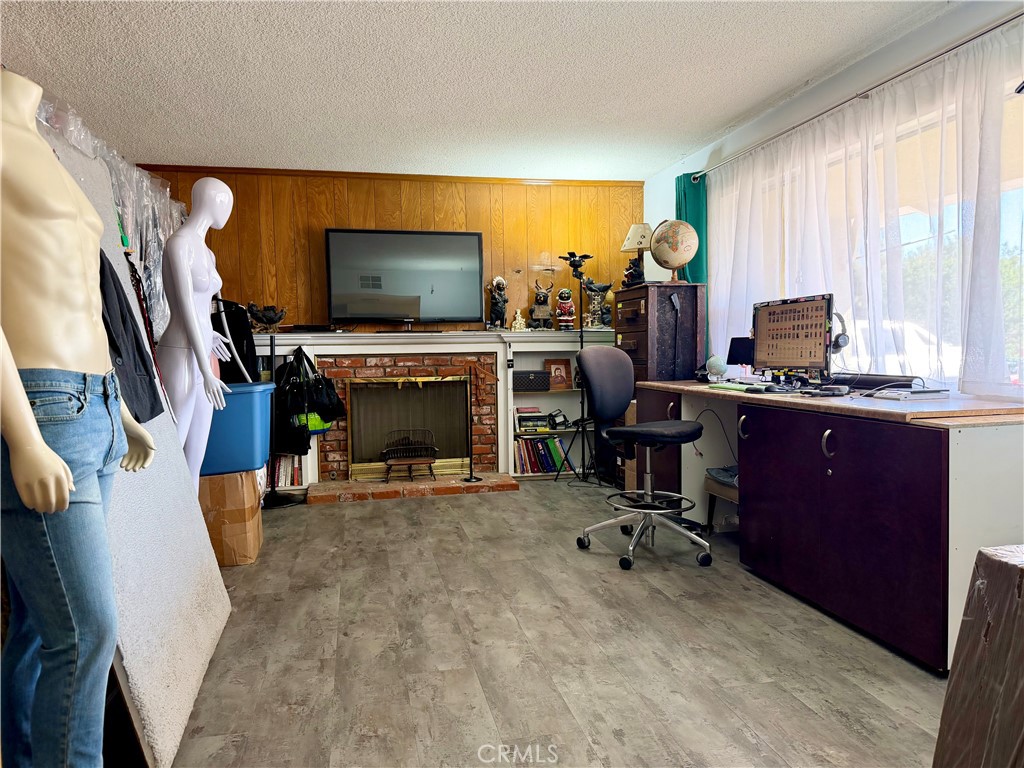 https://media.crmls.org/medias/8e4d918e-7103-472e-8ba3-57af8837efe2.jpg?preset=X-Large
