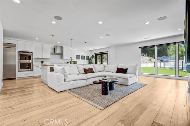 Detail Gallery Image 9 of 36 For 20351 Alerion Pl, Woodland Hills,  CA 91364 - 4 Beds | 2/1 Baths