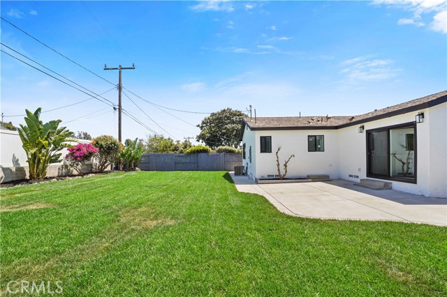 270 Fairfax Avenue, Ventura CA: https://media.crmls.org/medias/8e4e0509-60c6-40b6-bf89-22a034908378.jpg