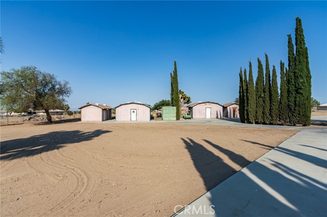10731 Anaconda Avenue, Oak Hills CA: https://media.crmls.org/medias/8e4e953e-f02b-4267-8bb7-c3f01a7adbe8.jpg