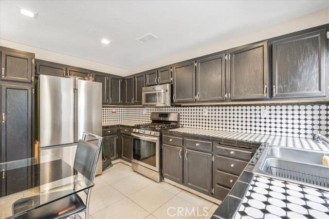 Detail Gallery Image 15 of 41 For 507 Coudures Way, Perris,  CA 92571 - 3 Beds | 2/1 Baths