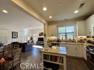 Detail Gallery Image 8 of 32 For 21709 Bene Dr, Saugus,  CA 91350 - 3 Beds | 3 Baths