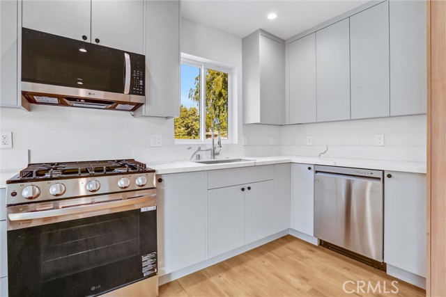 Detail Gallery Image 2 of 12 For 8624 Lubao Ave, Winnetka,  CA 91306 - 1 Beds | 1 Baths