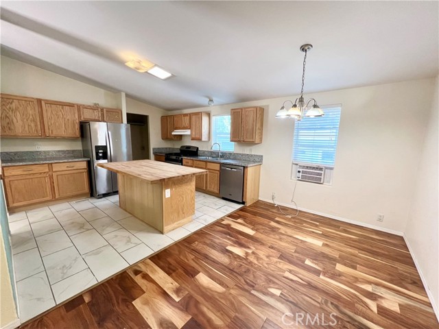 201 Lakewood Drive, Frazier Park CA: https://media.crmls.org/medias/8e503645-18cb-4db0-9297-329a5d6b1bef.jpg