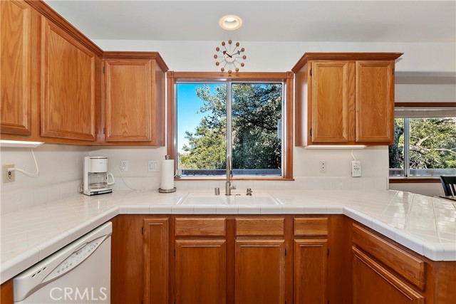 Detail Gallery Image 15 of 48 For 1162 Brentwood Dr, Lake Arrowhead,  CA 92352 - 3 Beds | 2/1 Baths