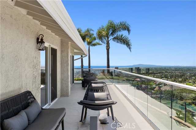 66 Drakes Bay Drive, Corona del Mar CA: https://media.crmls.org/medias/8e5077ca-2e7a-46e5-b596-f4b87383ed98.jpg