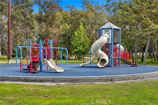 Detail Gallery Image 21 of 23 For 18061 Freshwater Cir, Huntington Beach,  CA 92648 - 3 Beds | 2 Baths