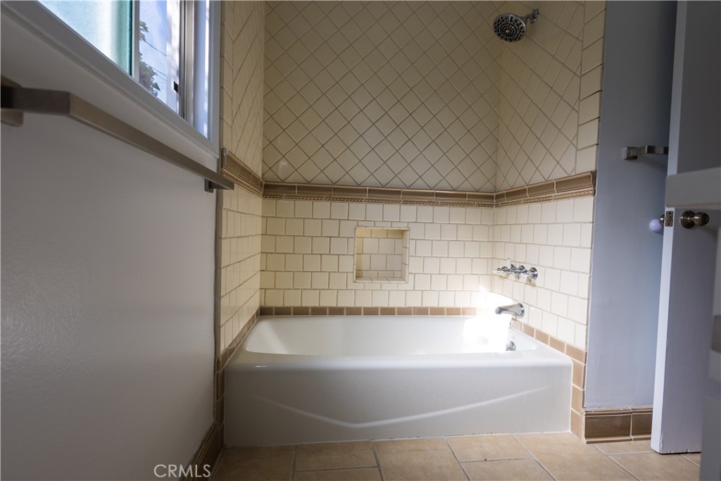 https://media.crmls.org/medias/8e50ce9b-9621-46da-8d33-99463cdc5038.jpg?preset=X-Large