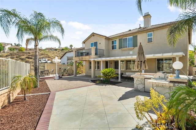 21 Via Del Renal Court, Lake Elsinore CA: https://media.crmls.org/medias/8e51781a-a9c0-4dfd-ac14-46cc0e63b67a.jpg