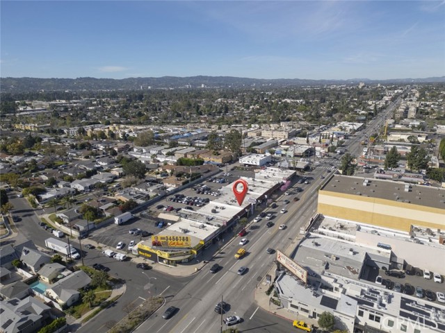 12816 Victory Boulevard, Valley Glen CA: https://media.crmls.org/medias/8e51d492-9e3c-466d-8ea6-c1fe1c1fe0e8.jpg