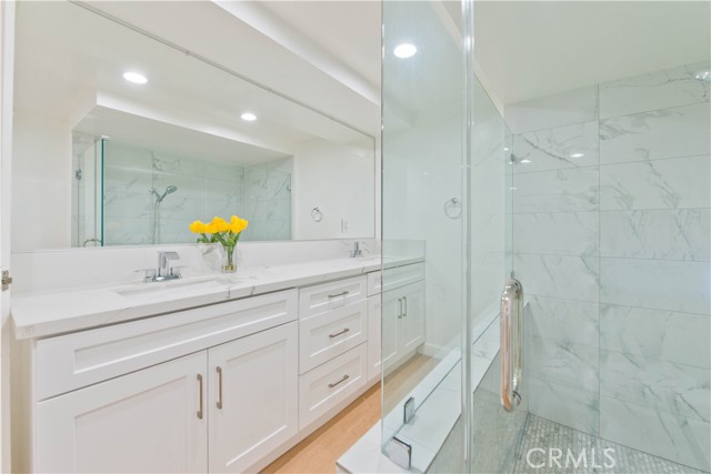 6335 Whitsett Avenue, Valley Glen CA: https://media.crmls.org/medias/8e5207d0-d97c-4d07-947b-555ca275dd50.jpg