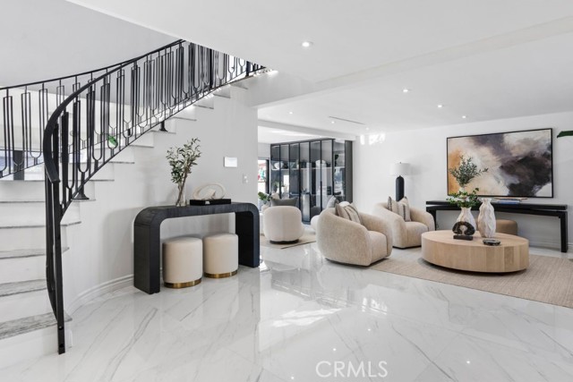 Detail Gallery Image 7 of 51 For 15631 Sunburst Ln, Huntington Beach,  CA 92647 - 5 Beds | 3/1 Baths