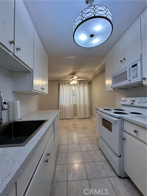 121 Sinclair, 122 photo 4