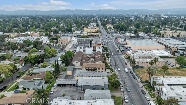 6862 Hazeltine Avenue, Van Nuys CA: https://media.crmls.org/medias/8e529562-6b90-41fb-8a83-58725ce74dbf.jpg