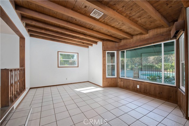 Detail Gallery Image 10 of 42 For 9655 Gothic, North Hills,  CA 91343 - 3 Beds | 2 Baths