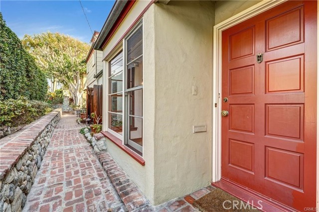 Detail Gallery Image 4 of 24 For 2007 Glenneyre St, Laguna Beach,  CA 92651 - 2 Beds | 2 Baths