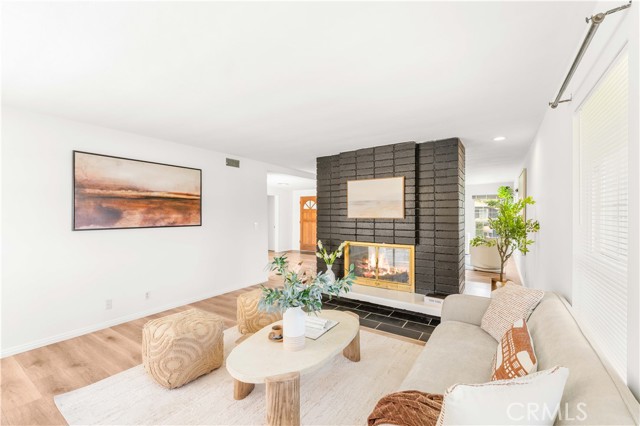 448 E Sandra Avenue, Arcadia CA: https://media.crmls.org/medias/8e536e45-f95b-499f-85e6-b36d0fa5f29a.jpg