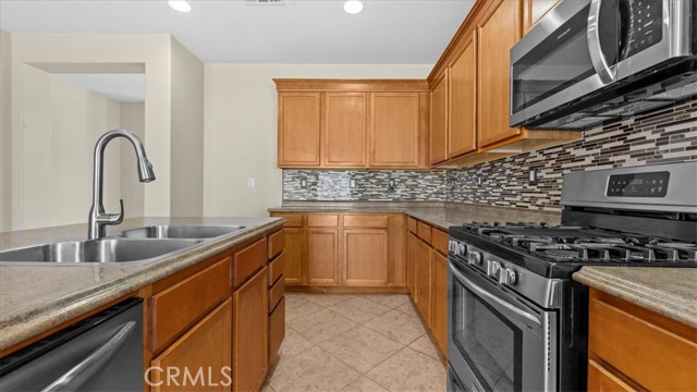 Detail Gallery Image 9 of 22 For 11768 Tiffany, Victorville,  CA 92392 - 3 Beds | 2 Baths