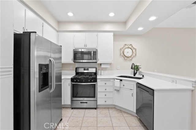 Detail Gallery Image 8 of 21 For 28468 Klondike, Lake Forest,  CA 92679 - 3 Beds | 3 Baths