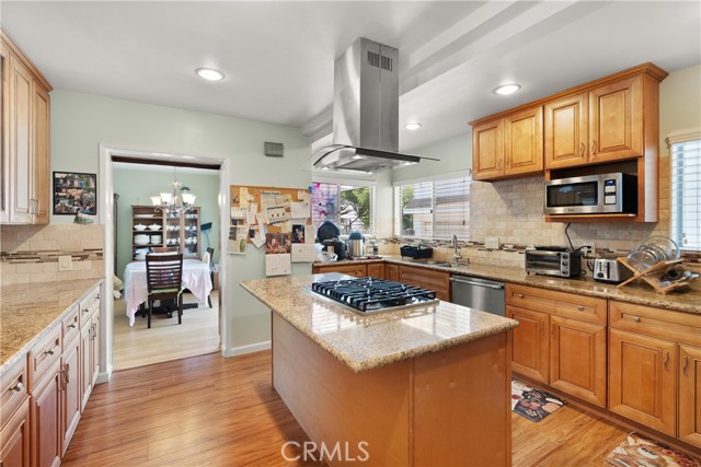 308 Flower Street, Costa Mesa CA: https://media.crmls.org/medias/8e5489f2-0267-4d13-8175-5939bf6d7b98.jpg