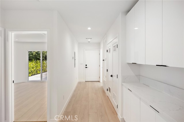 914 N Catalina Street, Burbank CA: https://media.crmls.org/medias/8e548b63-c3fd-4003-8dae-a5734d100bb5.jpg