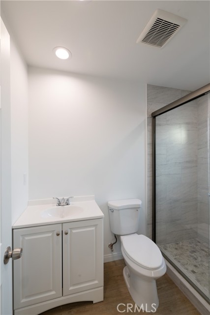 Detail Gallery Image 11 of 14 For 211 N Hathaway St #B,  Santa Ana,  CA 92703 - 2 Beds | 2 Baths