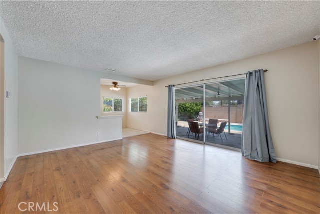 428 S Rosalinda Avenue, Azusa CA: https://media.crmls.org/medias/8e553ad1-3e39-4d16-abcd-6af983f544f4.jpg