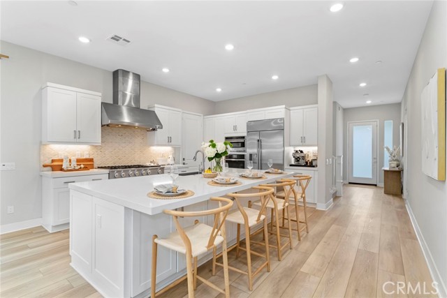 Detail Gallery Image 10 of 74 For 27018 California Ct, Valencia,  CA 91381 - 4 Beds | 4/1 Baths