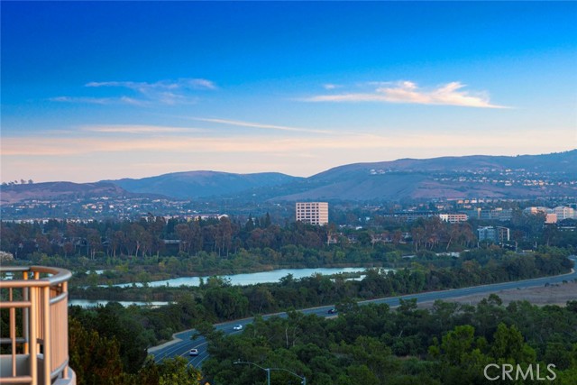 8081 Scholarship, Irvine CA: https://media.crmls.org/medias/8e55c363-a1af-4144-904e-0cd171be7bd0.jpg