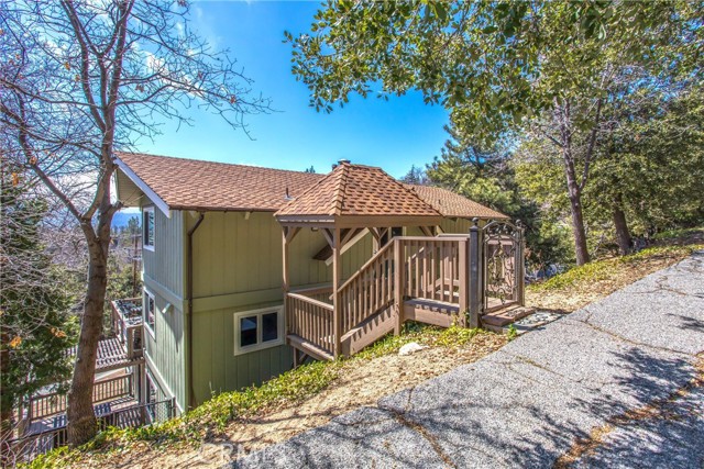 Detail Gallery Image 5 of 46 For 28834 Zion Dr, Lake Arrowhead,  CA 92352 - 4 Beds | 3 Baths