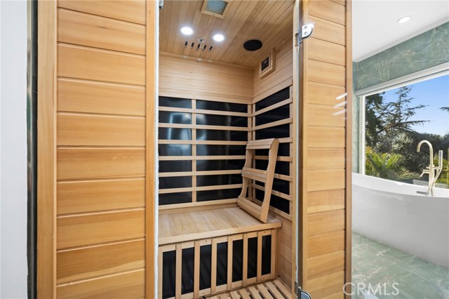 Detail Gallery Image 43 of 70 For 2065 E Altadena, Altadena,  CA 91001 - 7 Beds | 9 Baths