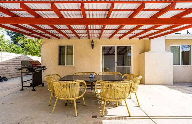 7101 Fallbrook Avenue, West Hills CA: https://media.crmls.org/medias/8e56a4da-7427-4bdf-a8f3-701bbc4ef156.jpg