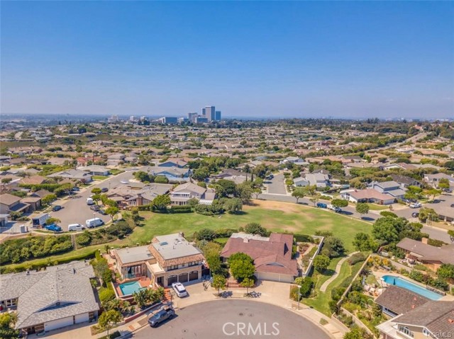 Detail Gallery Image 23 of 38 For 3811 Topside Ln, Corona Del Mar,  CA 92625 - 4 Beds | 3/1 Baths