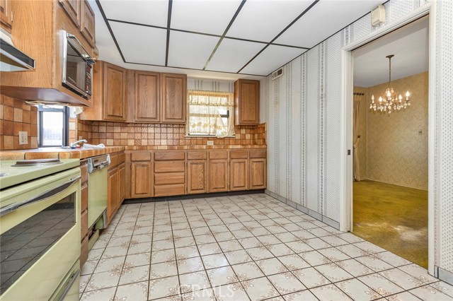 2106 E Cortez E Street, West Covina CA: https://media.crmls.org/medias/8e57b2cd-c7a0-456f-9d1e-53083d2e08c4.jpg